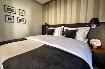 Deluxe Room, 1 King Bed (Walk-in Shower;Superior;with Sofabed)