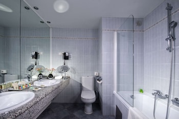 Suite, 1 King Bed, Balcony, City View