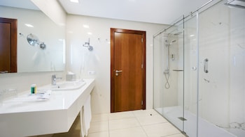 Junior Suite (Spa access included. 3 Adults)