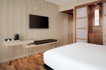 Standard Room, 1 King Bed