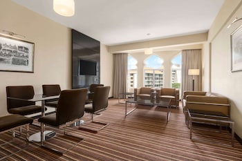 Executive Suite, 1 King Bed, Non Smoking
