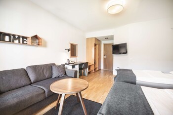 Standard Room, 2 Twin Beds, Non Smoking (with Sofabed)