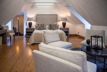 Suite, 1 King Bed, Non Smoking, Bathtub