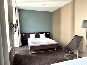 Standard Twin Room, Non Smoking (with Sofa Bed)