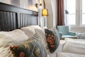 Business Room, 1 Queen Bed, Non Smoking