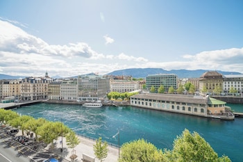 Suite, River View, Corner