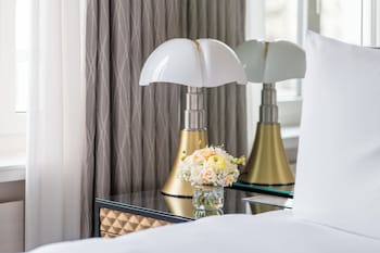 Deluxe Suite, 1 King Bed, River View