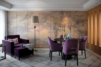 Signature Suite (Riverside)