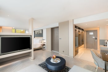 Pathumwan Single Terrace Suite (Breakfast Include 1 person)