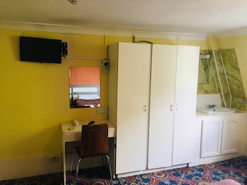 Basic Twin Room, Shared Bathroom