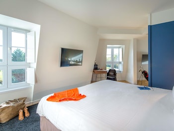 Suite, 1 King Bed with Sofa bed