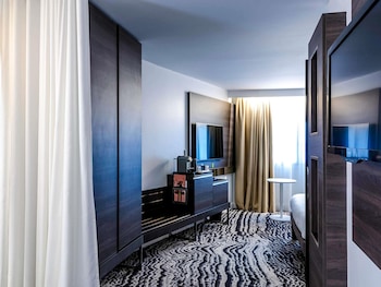 Executive Room, 1 Queen Bed with Sofa bed (Paris View)