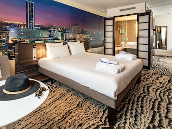 Executive Room, 1 Queen Bed with Sofa bed (Paris View)