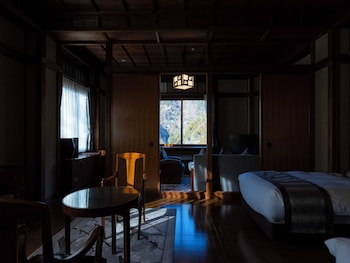 FLOWER PALACE HERITAGE ROOM