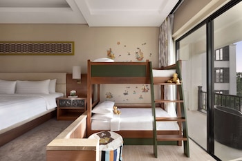 Garden Deluxe Family Room