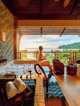 Junior Suite, 2 Twin Beds, Sea View