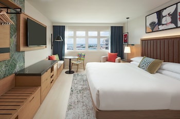 Deluxe Room, 1 King Bed, Bay View