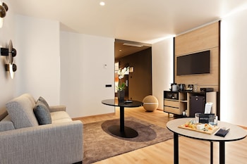The Level, Suite