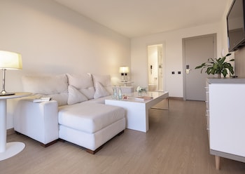 Junior Suite (Family) (2 Adults + 1 Children)