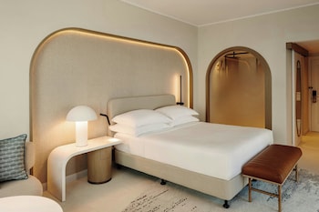 Club Room, 1 King Bed, Sea View