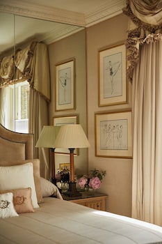Deluxe Room, 1 Queen Bed