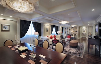 Opera wing, Grand Prestige Suite with Club Privileges and Benefits, King Bed