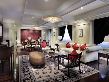 Opera wing, Grand Prestige Suite with Club Privileges and Benefits, King Bed