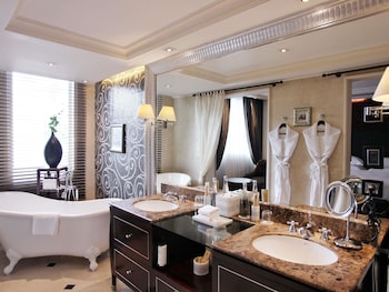 Opera Wing, Grand Premium Room with Club Privileges and Benefits, Twin Beds