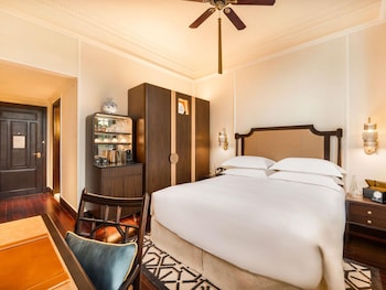 Heritage wing, Luxury room, Queen bed