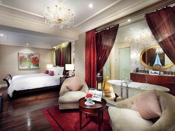 Opera wing, Grand Prestige Suite with Club Privileges and Benefits, King Bed