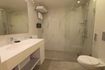 Business Suite, City View