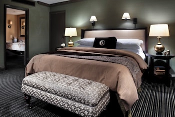 Deluxe Room, 1 King Bed, City View (Deluxe King ADA)