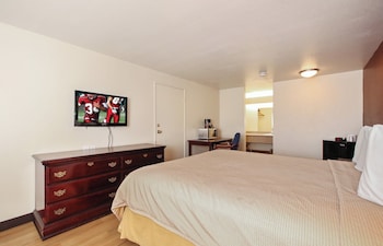 Deluxe Room, 1 Queen Bed (Smoke Free)