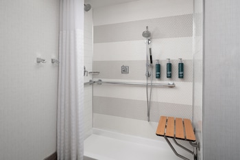Room, 2 Queen Beds, Accessible (Transfer Shower)