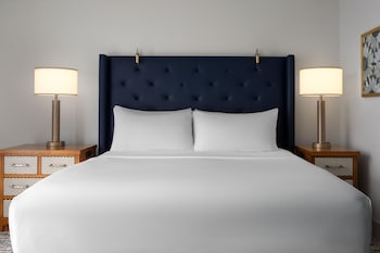 Deluxe Room, 1 King Bed, Balcony