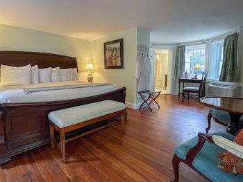 Lower Level King - Chatham Room