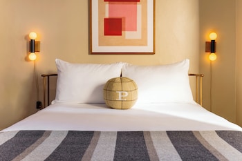 Standard Room, 1 King Bed (The King)