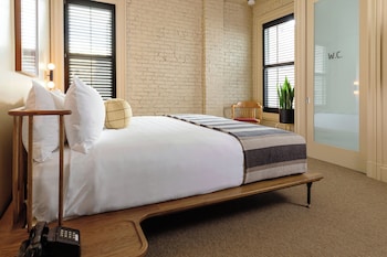 Standard Room, 1 Queen Bed, City View