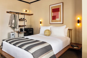 Deluxe Room, 1 Queen Bed