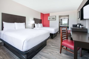 Room, 2 Queen Beds, Non Smoking, Poolside (Interior)