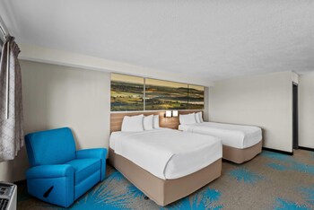 Deluxe Room, 2 Queen Beds, Non Smoking
