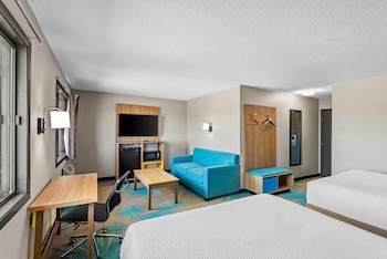 Suite, 2 Queen Beds, Non Smoking