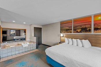 Suite, 1 King Bed, Jetted Tub