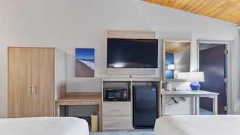 Family Suite, Multiple Beds, Non Smoking, Refrigerator & Microwave (2nd Floor;with Sofabed)