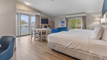Suite, 2 Queen Beds, Non Smoking, Refrigerator & Microwave (Larger Room;with Sofabed)