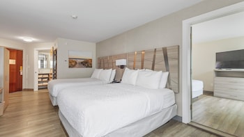 Suite, Multiple Beds, Non Smoking, Refrigerator & Microwave (1st Floor)