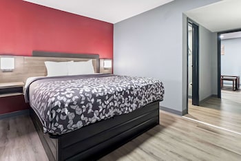 Suite, 1 King Bed with Sofa bed, Non Smoking