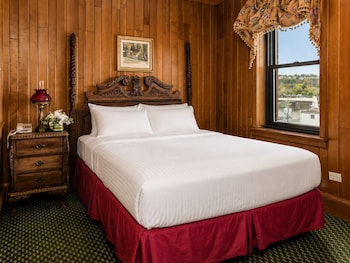 Queen Junior Suite