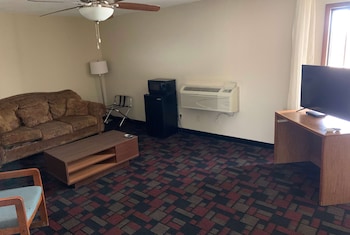 1 King Bed, Deluxe Studio Suite, Jetted Tub, Non-Smoking