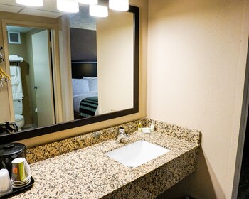 Room, 2 Queen Beds, Accessible, Non Smoking